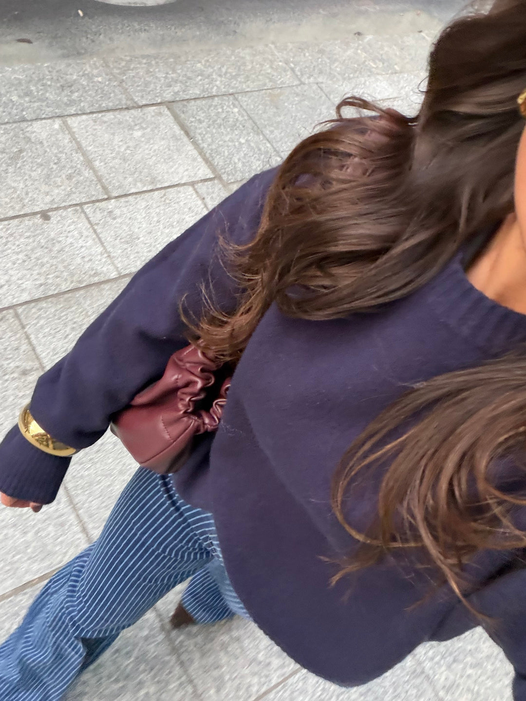 Pantalones azules a rayas