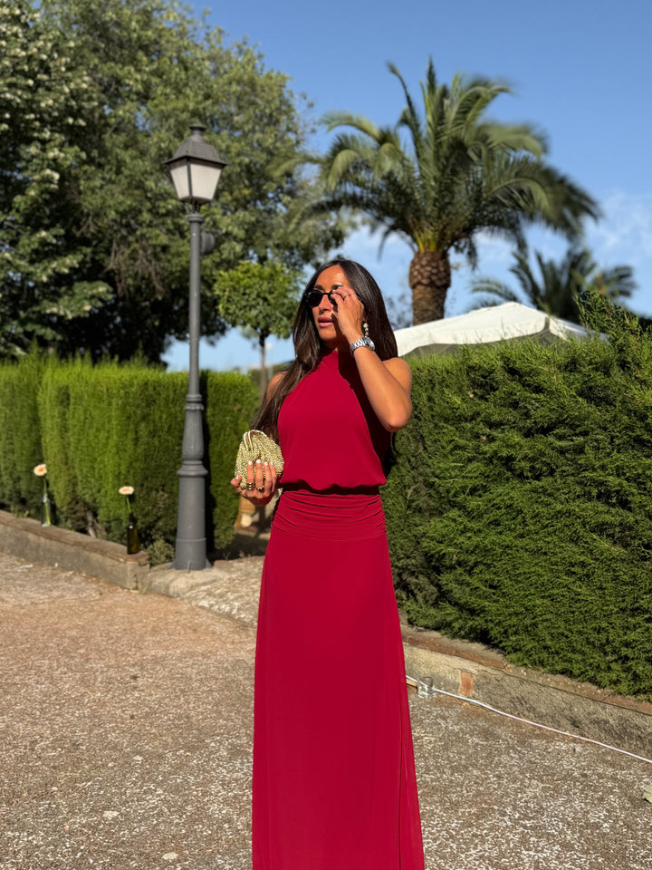 Vestido halter cintura drapeado burdeos