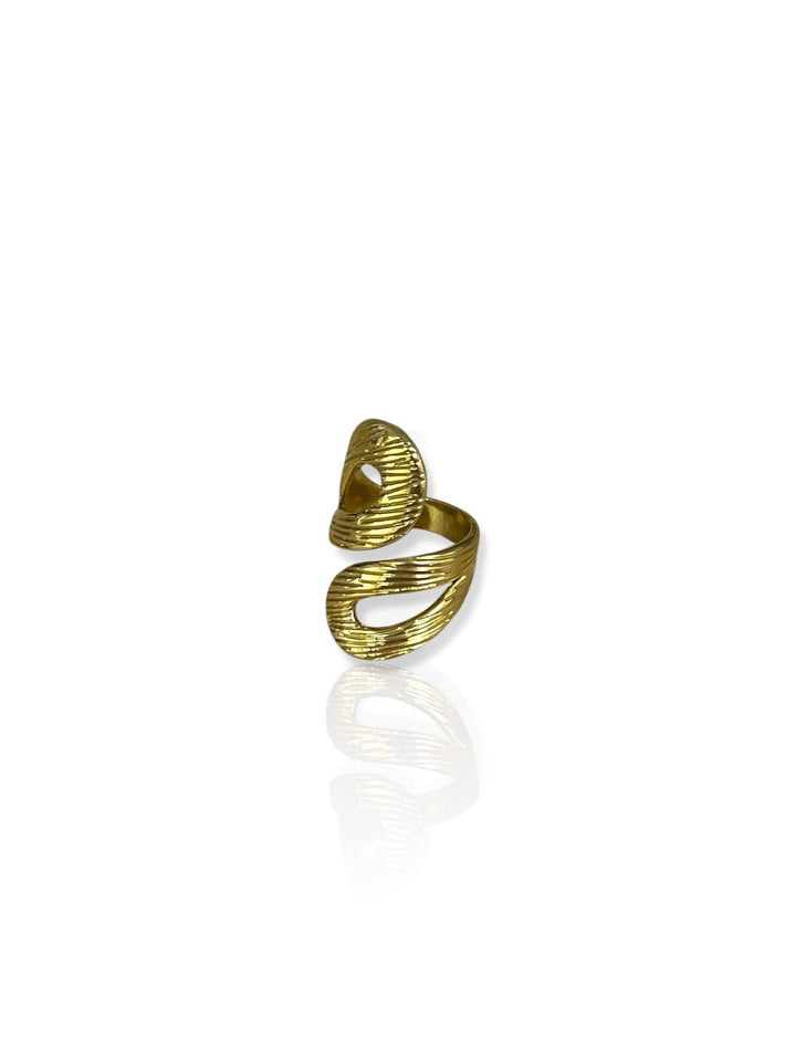 Anillo pétalos entrelazado dorado