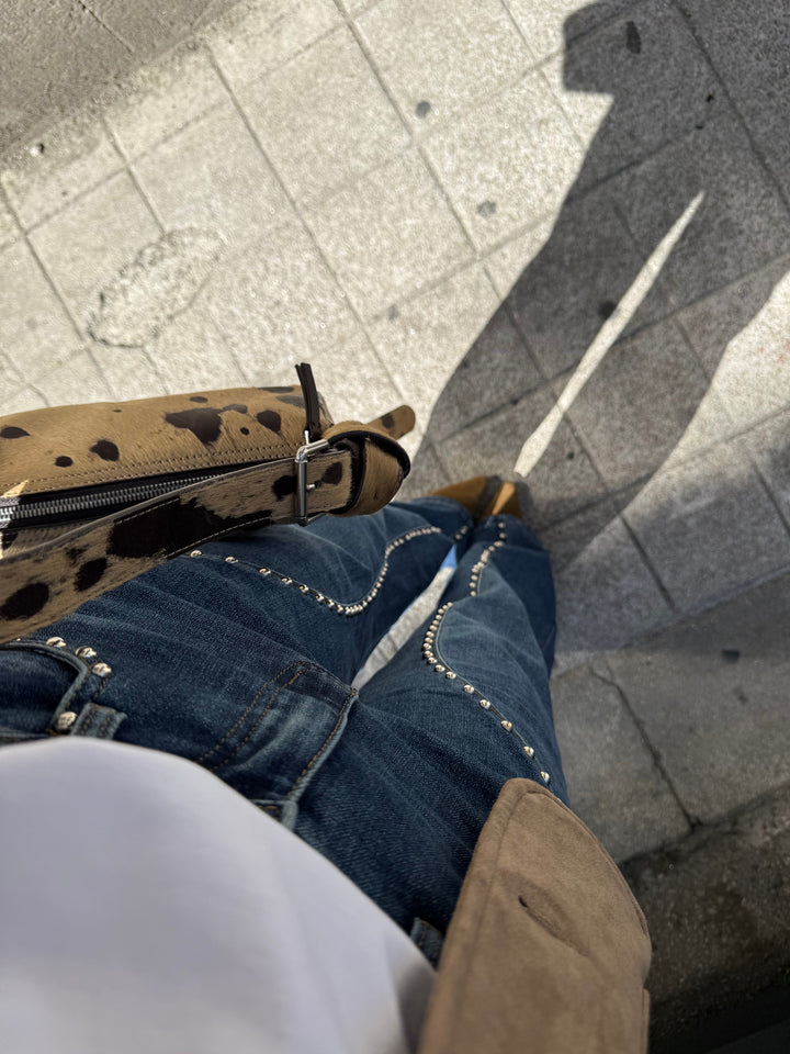 Vaqueros de denim de pierna ancha con tachuelas
