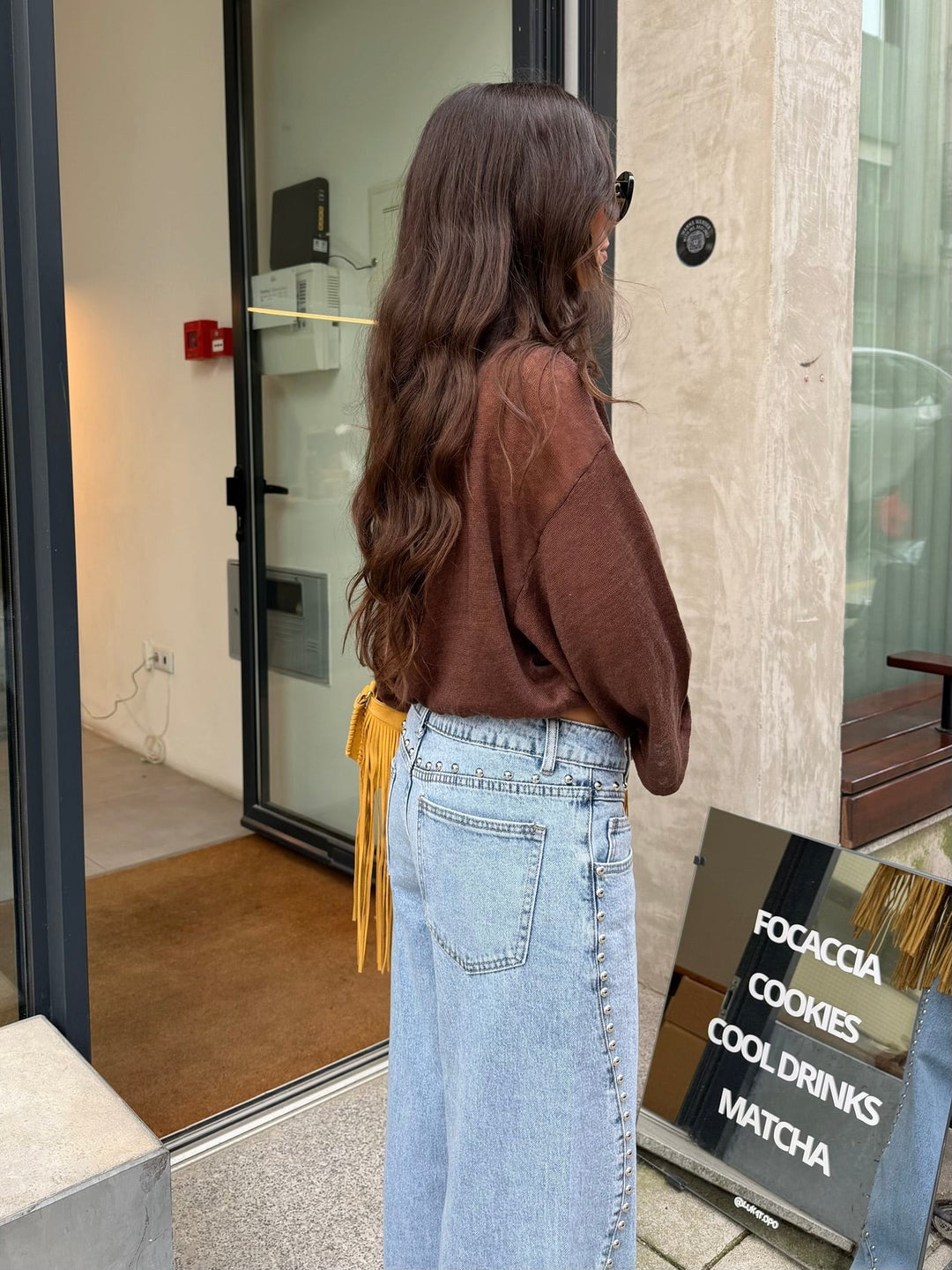 Jeans de denim con tachuelas
