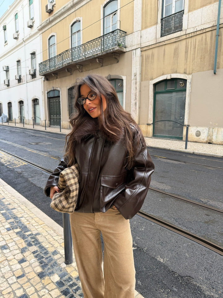 Pantalones de pana en beige