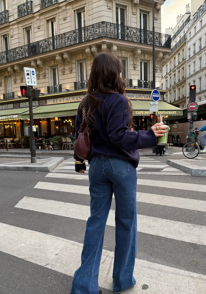 Pantalones azules a rayas