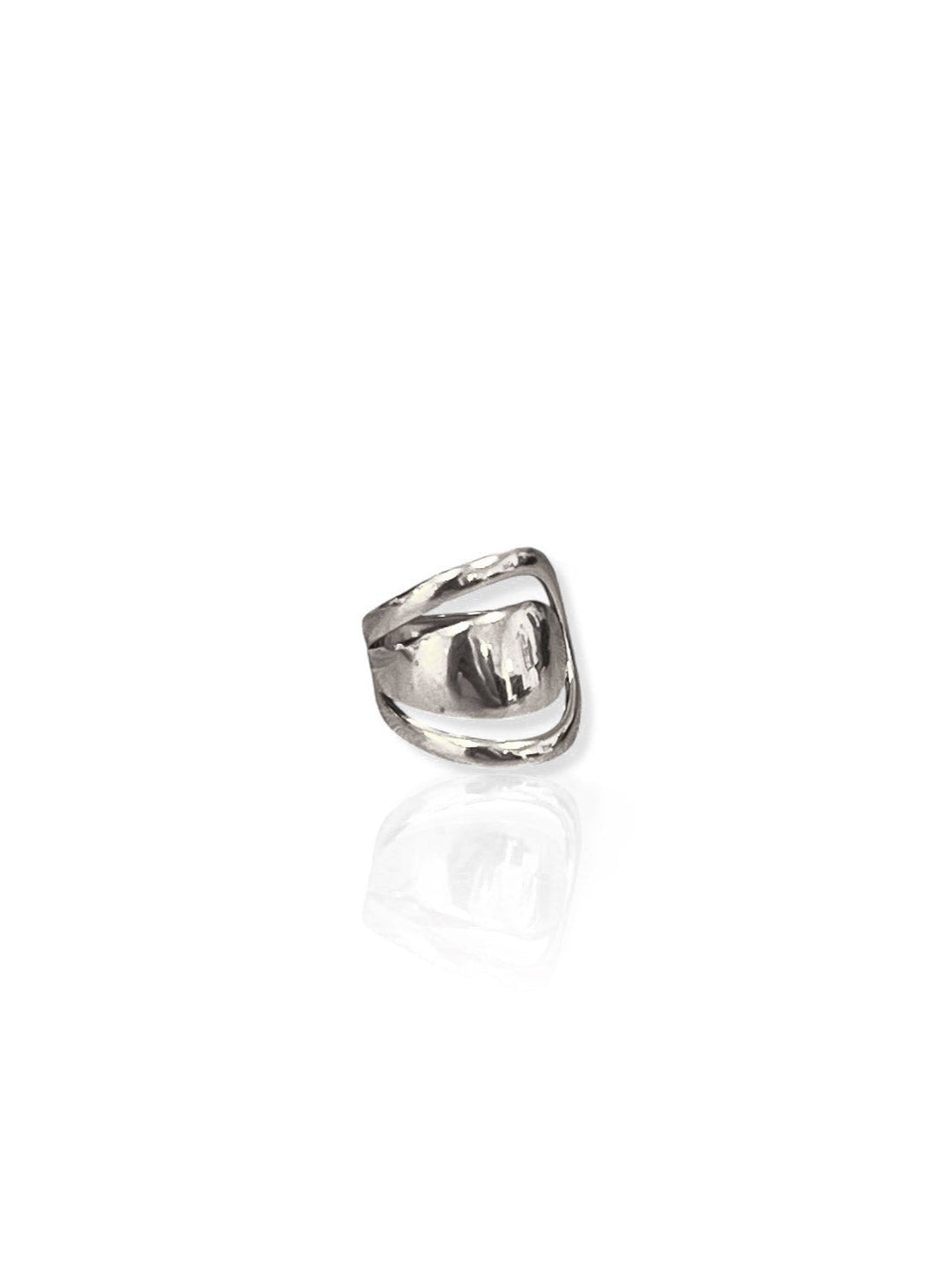 Anillo asim contorno plateado