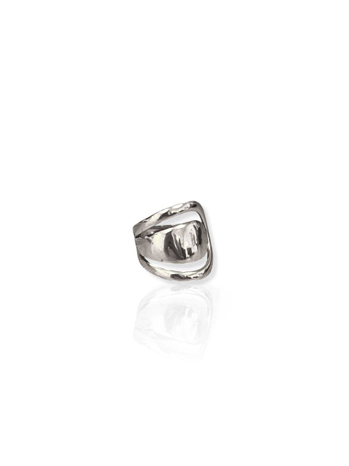 Anillo asim contorno plateado