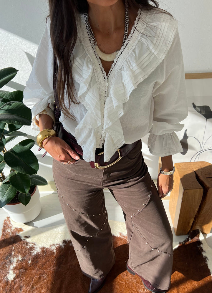 Pantalones anchos con tachuelas marrones