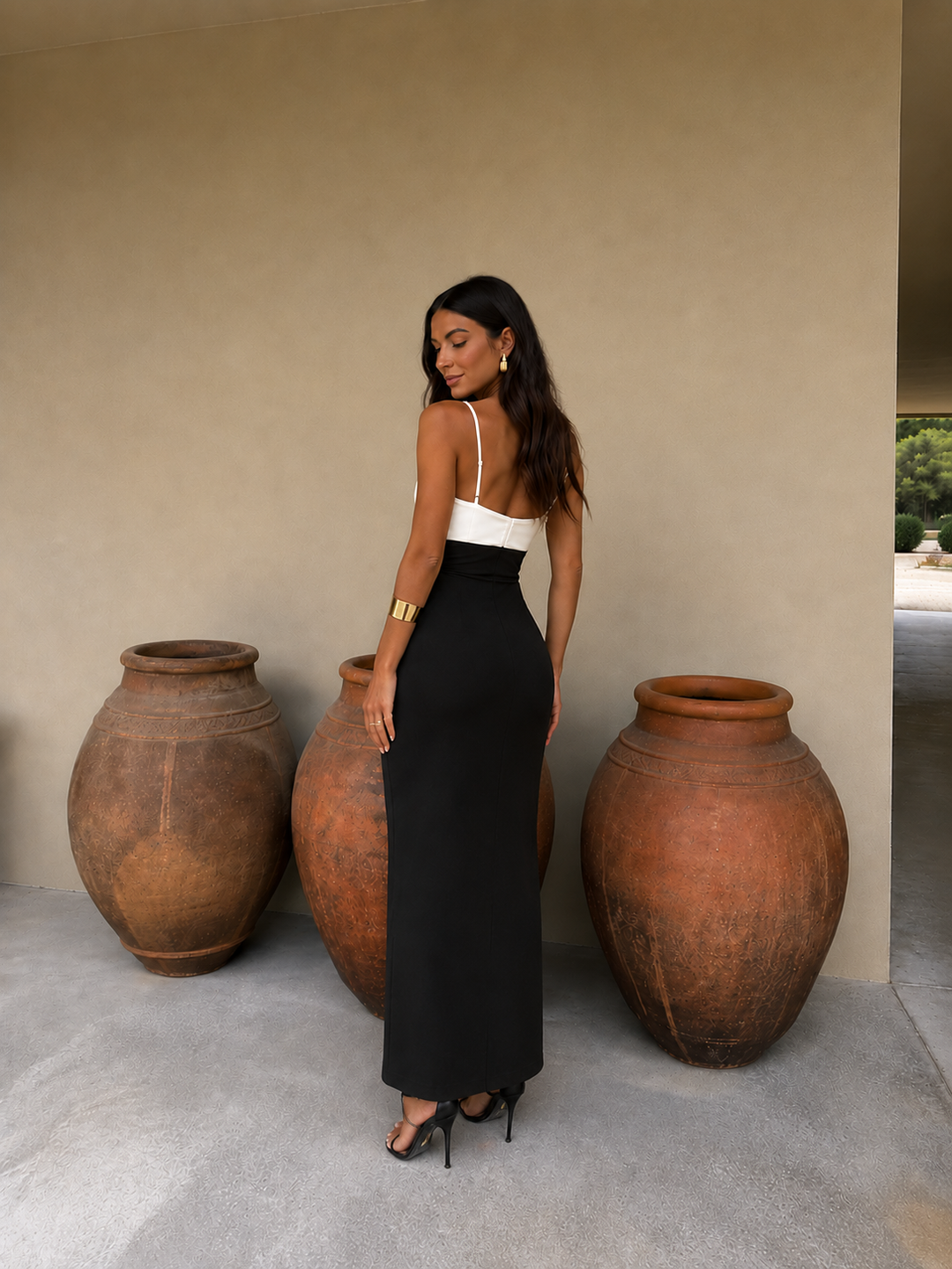 Vanessa / Vestido blanco y negro