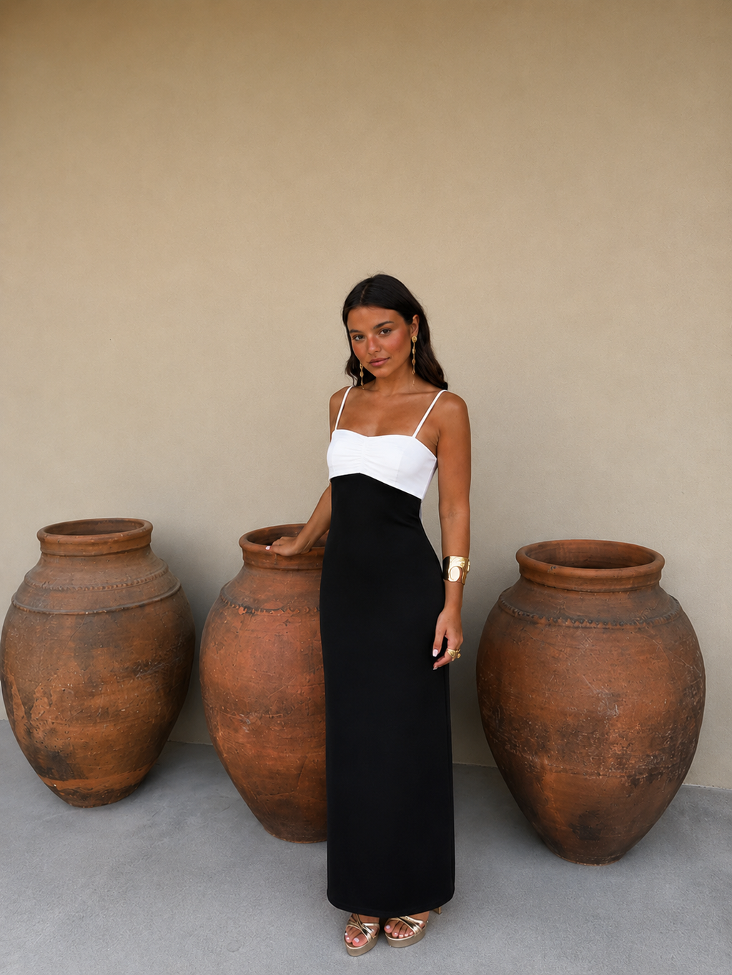 Vanessa / Vestido blanco y negro