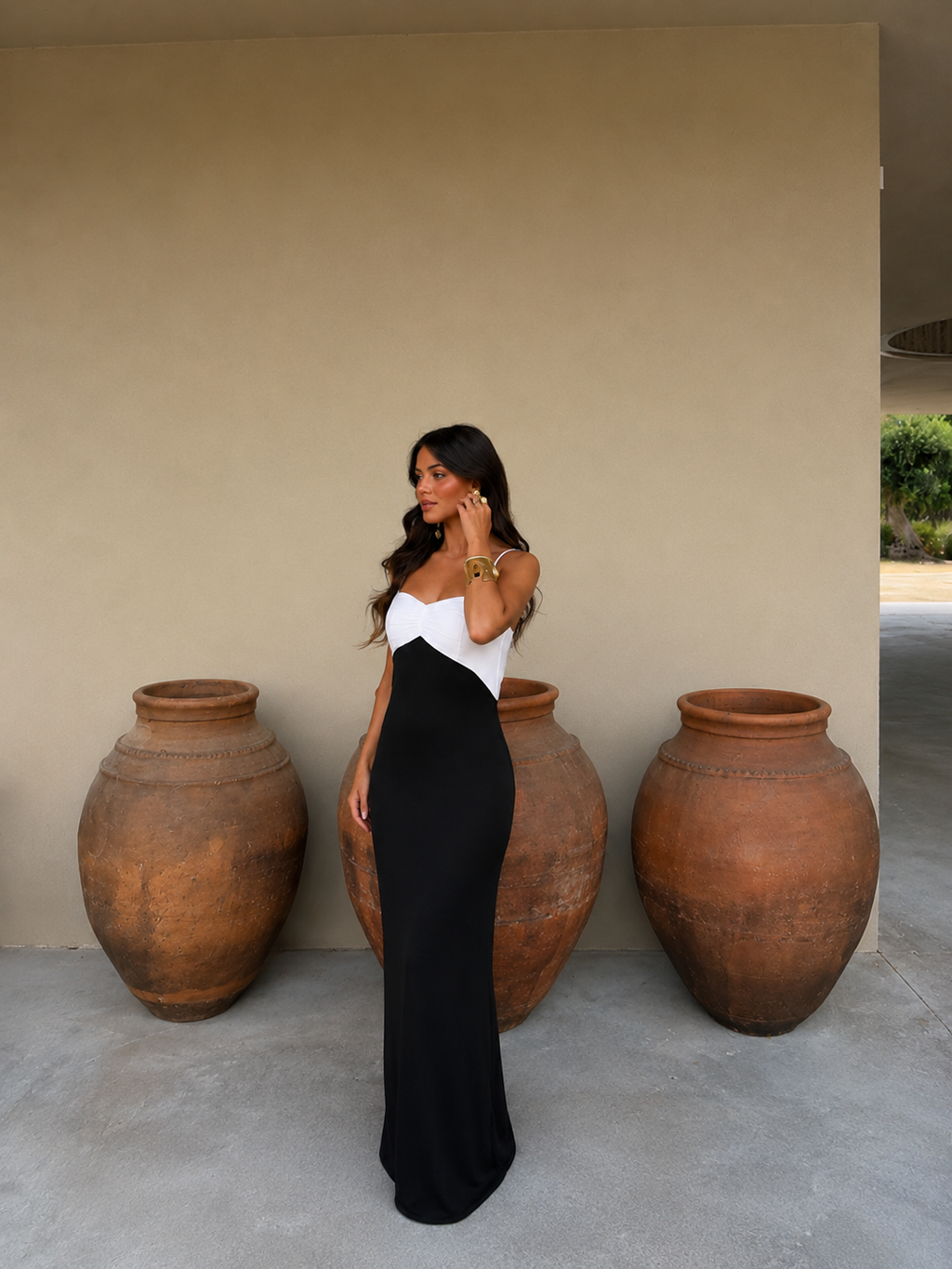Vanessa / Vestido blanco y negro