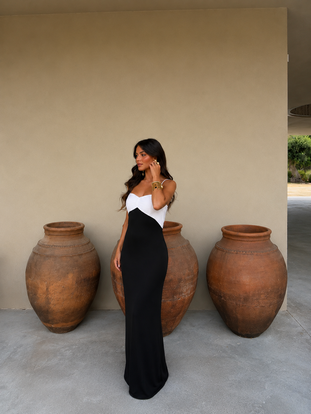 Vanessa / Vestido blanco y negro