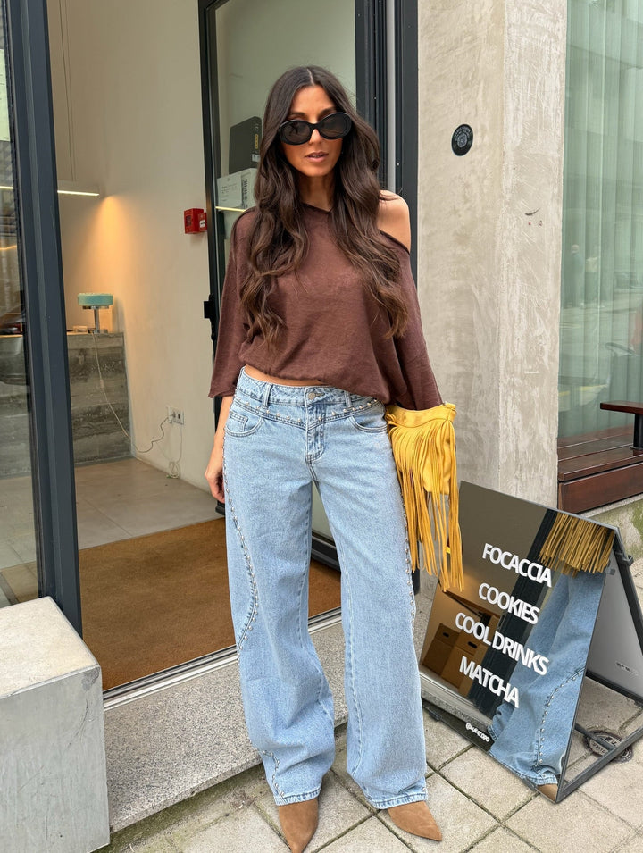Jeans de denim con tachuelas