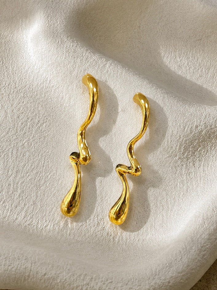 Pendientes gota asimetrica dorados