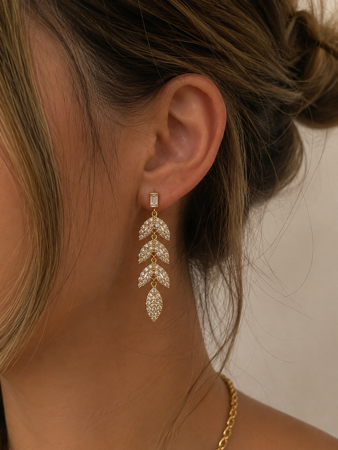 Pendientes hojas brillantes dorados