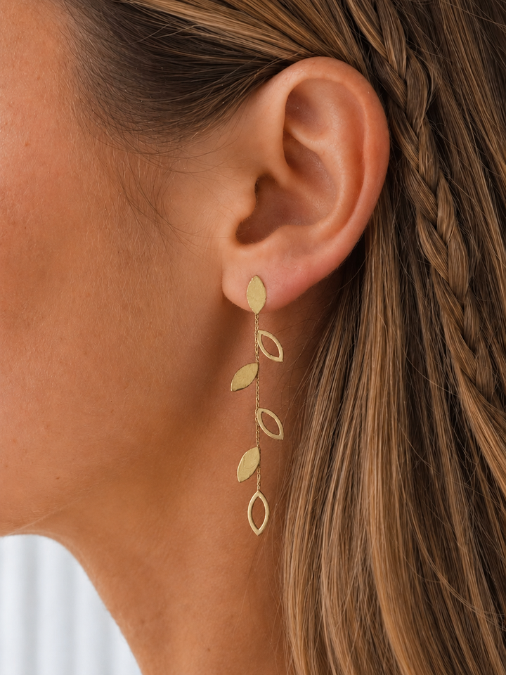 Pendientes cadena hojas doradas