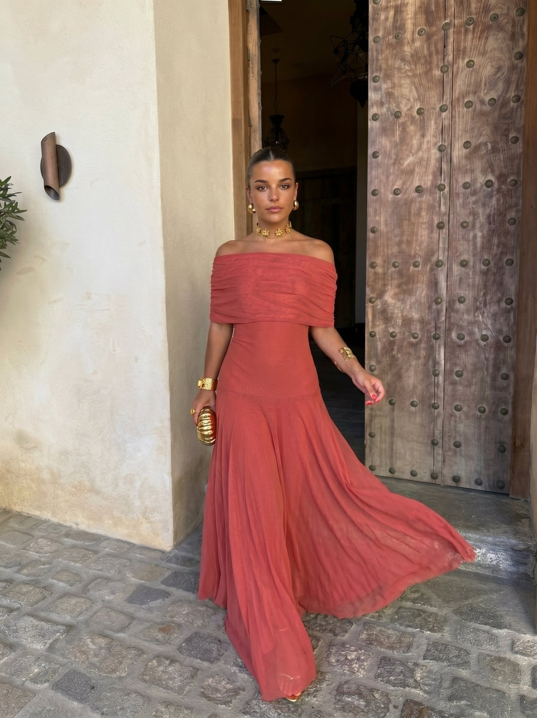 Irene / Vestido elegante sin tirantes de malla