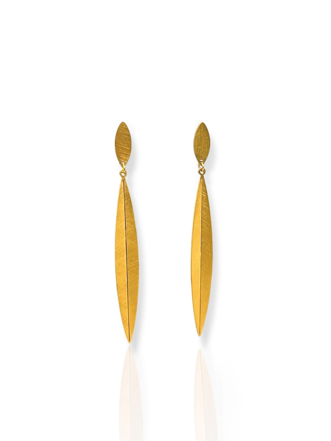 Pendientes largos relieve dorados